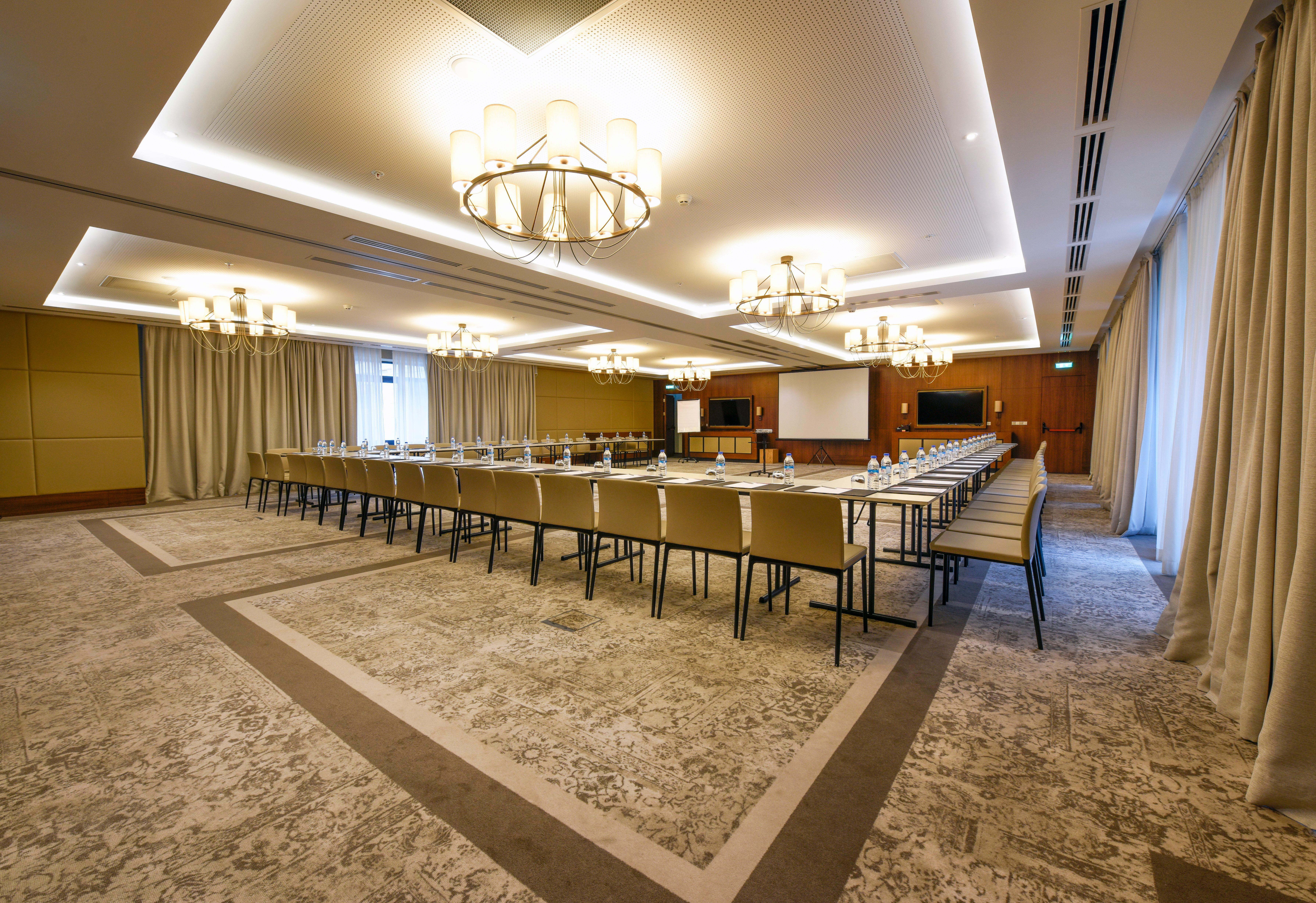 Отель Crowne Plaza Borjomi Spa&Wellness Экстерьер фото